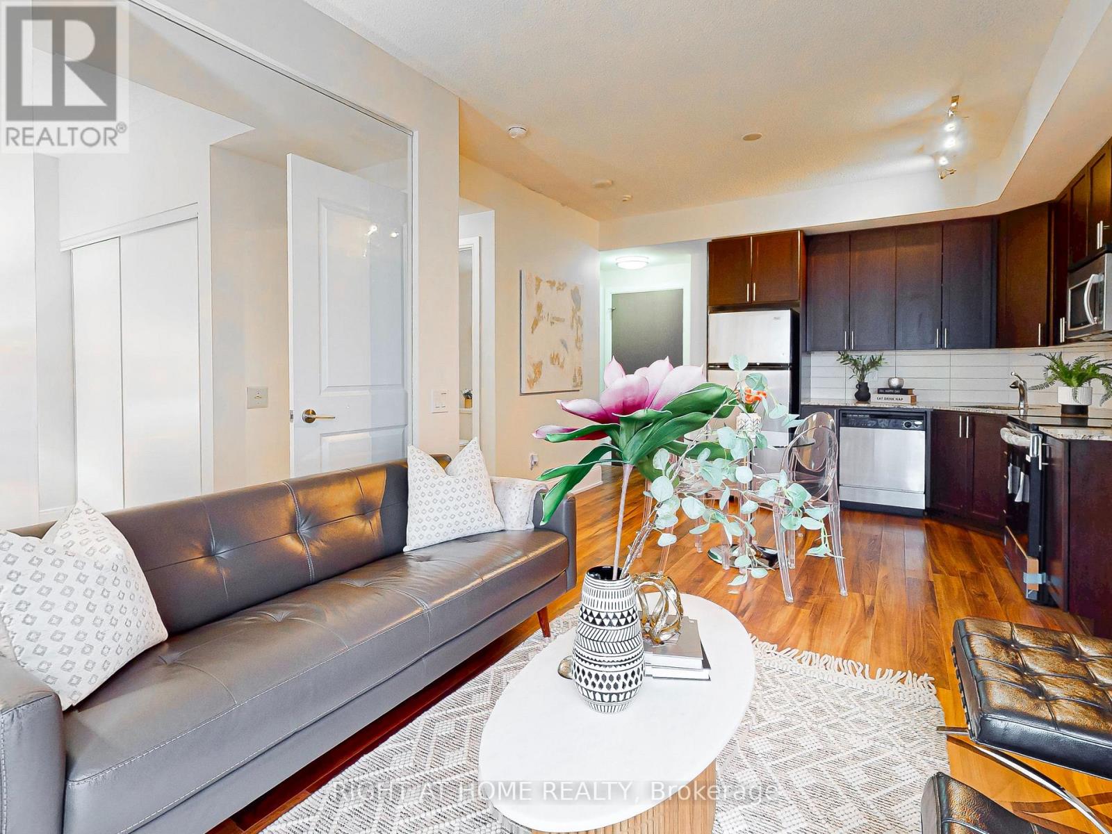 #1232 560 FRONT STREET W - 11