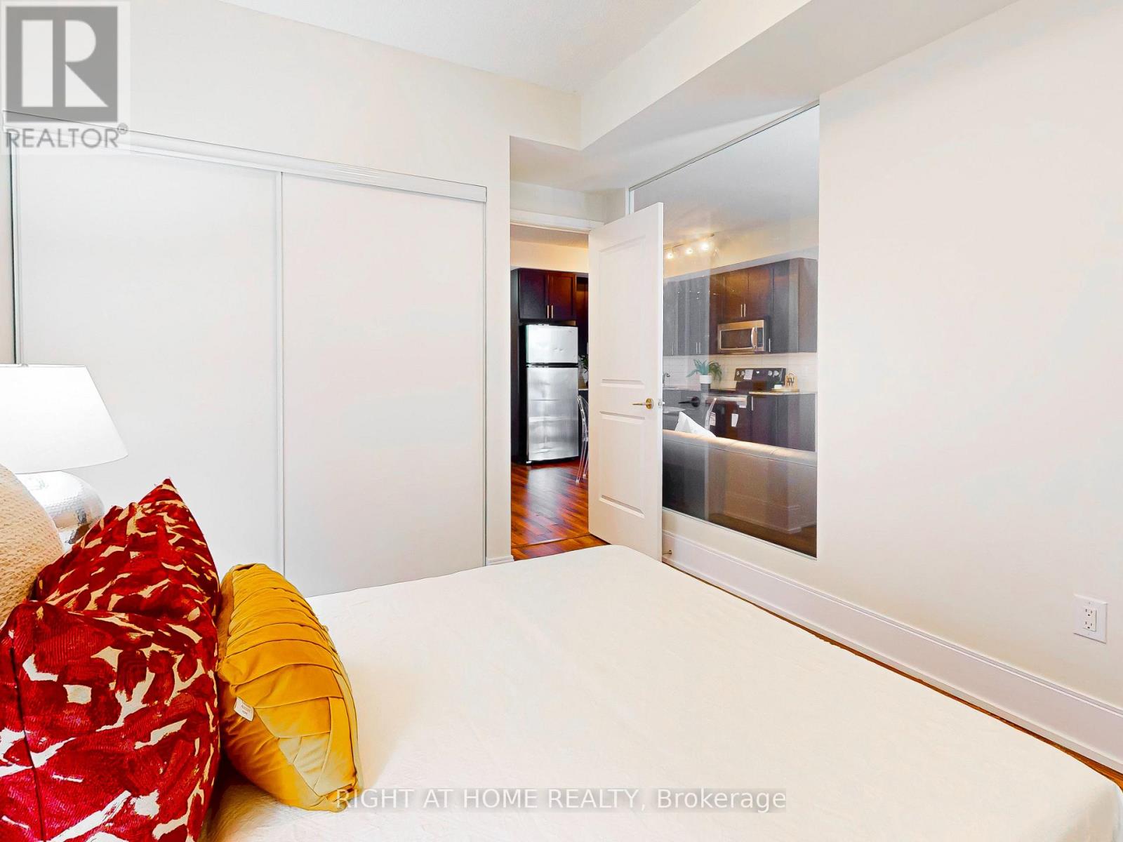 #1232 560 FRONT STREET W - 16