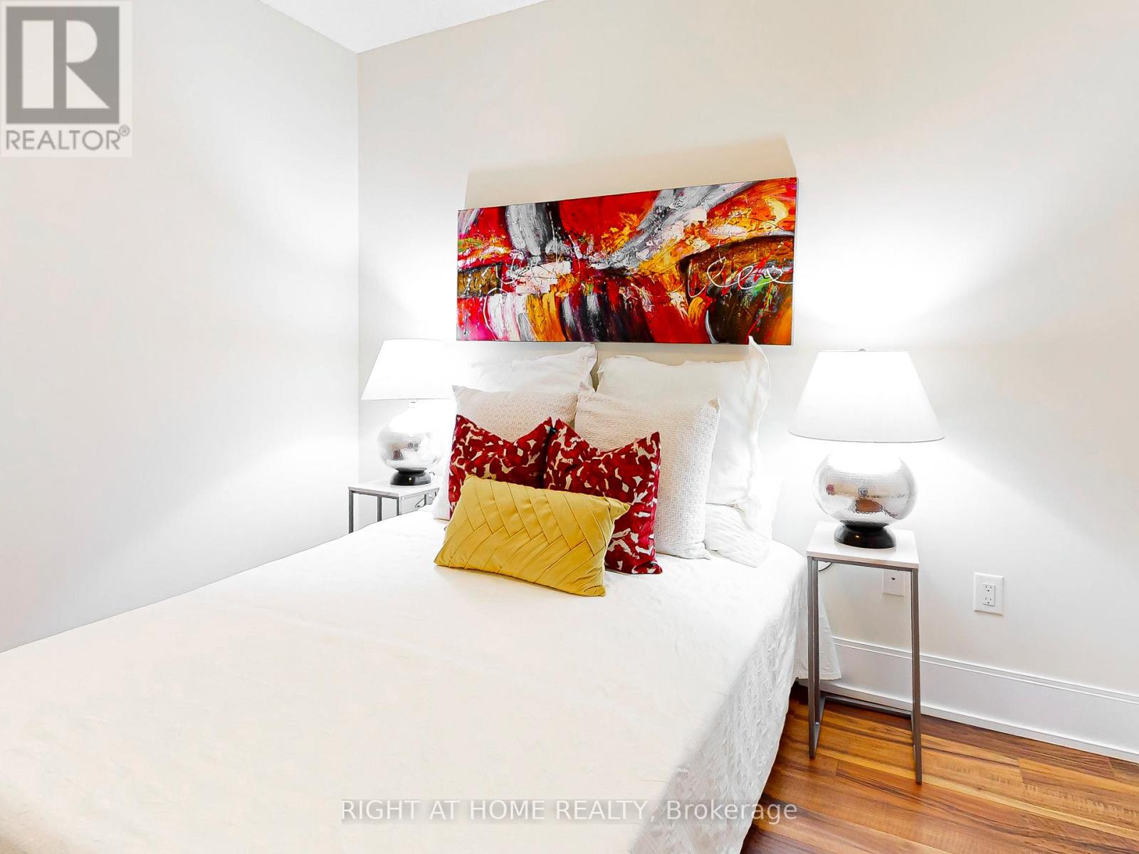 #1232 560 FRONT STREET W - 17