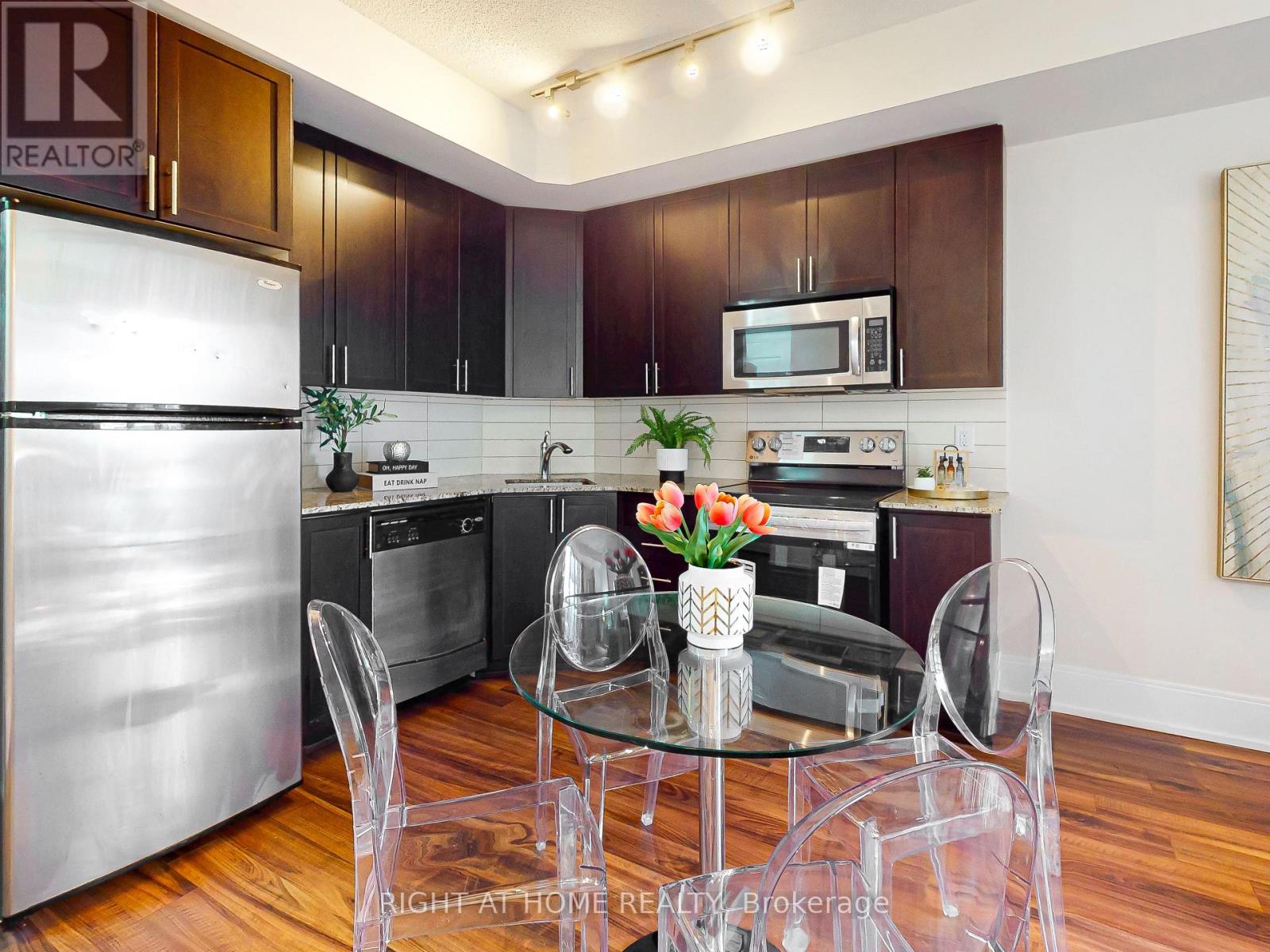 #1232 560 FRONT STREET W - 4