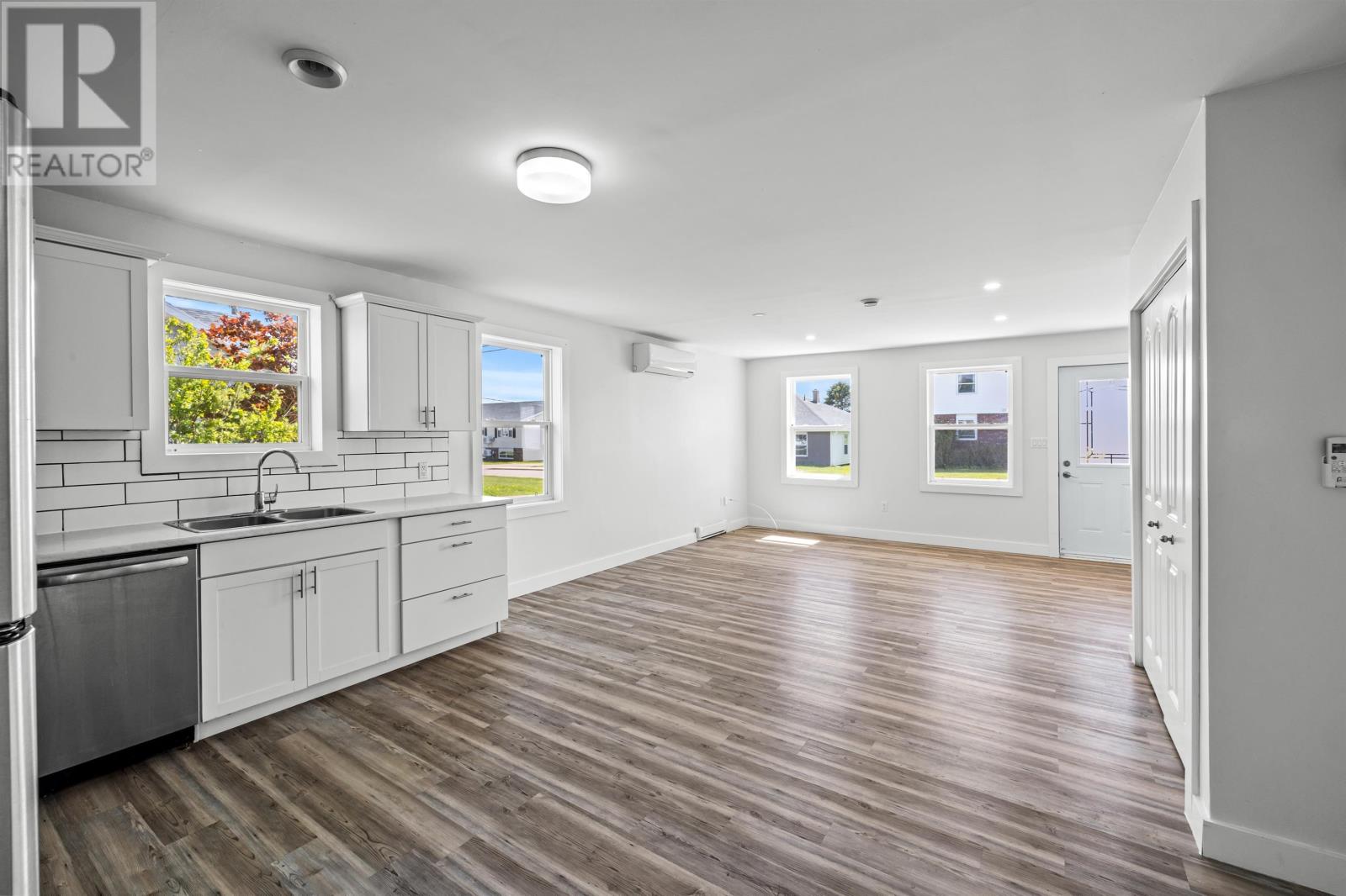 305 JENNIFER Street - 10