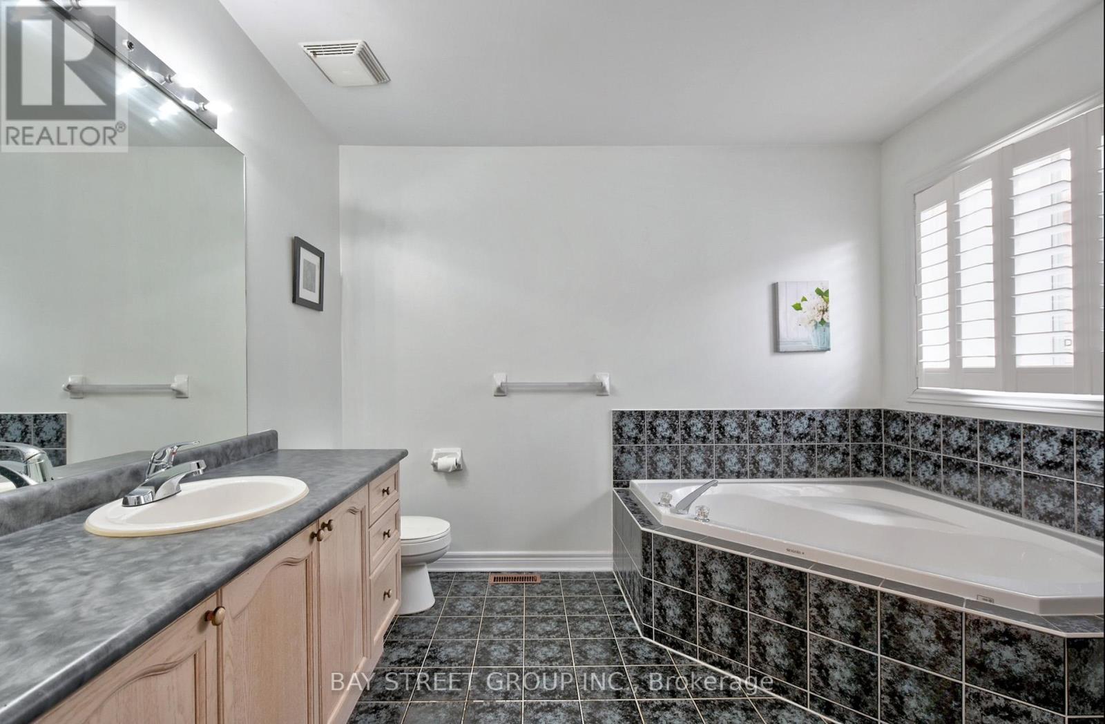 43 ENGLISH OAK DRIVE - 20