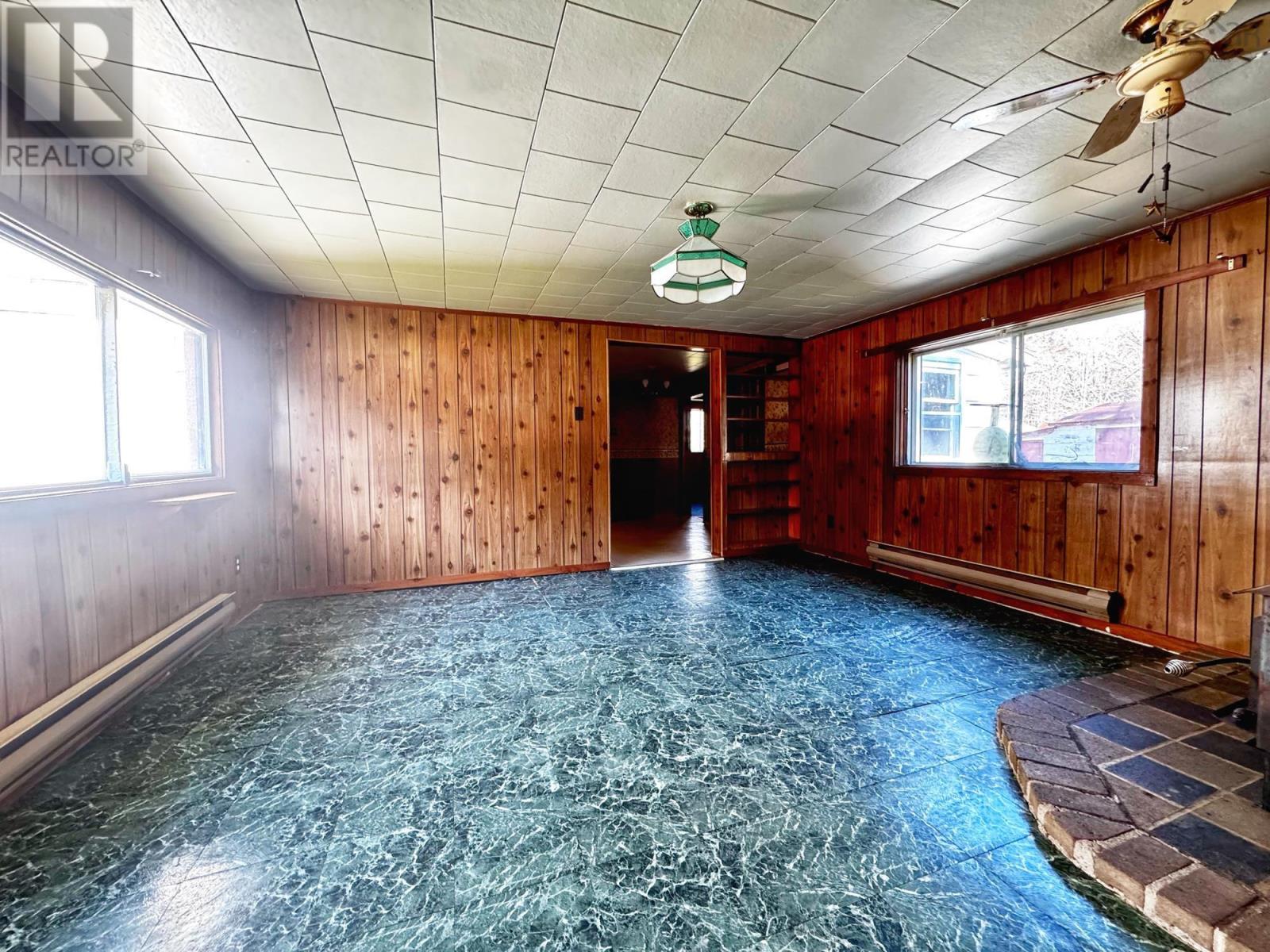 9932 Highway 201 - 16