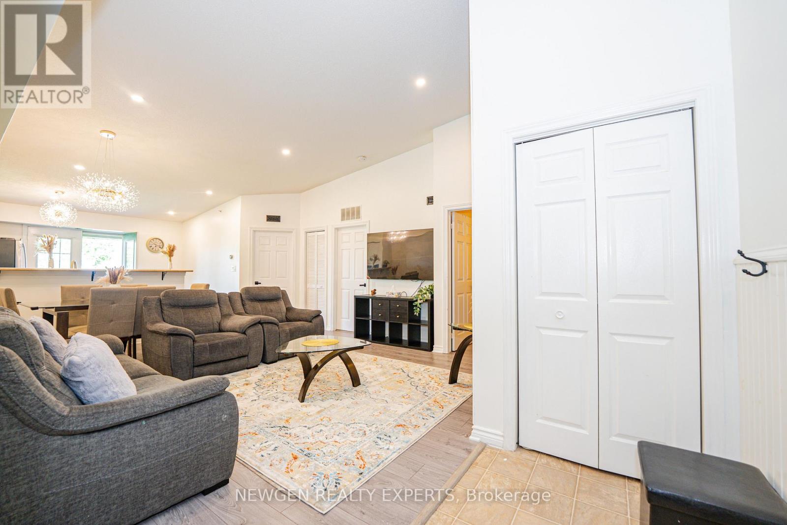 #405 1479 MAPLE AVENUE - 4