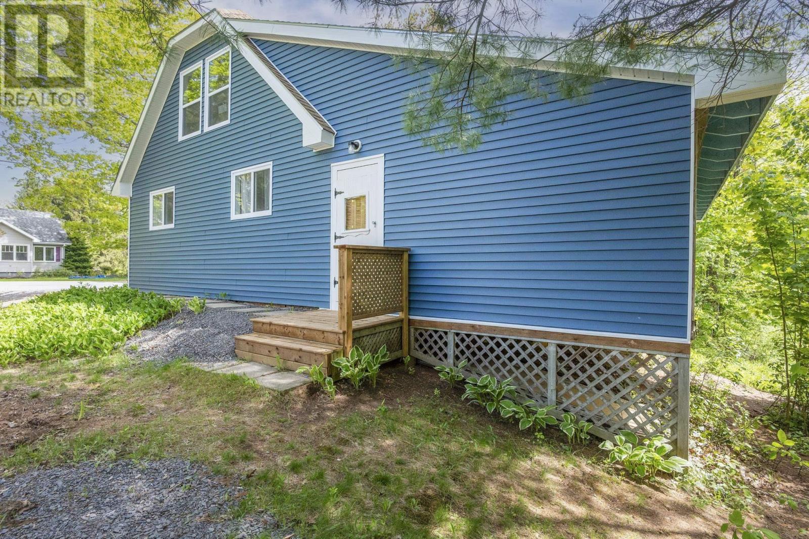 887 CAMBRIDGE Road - 3