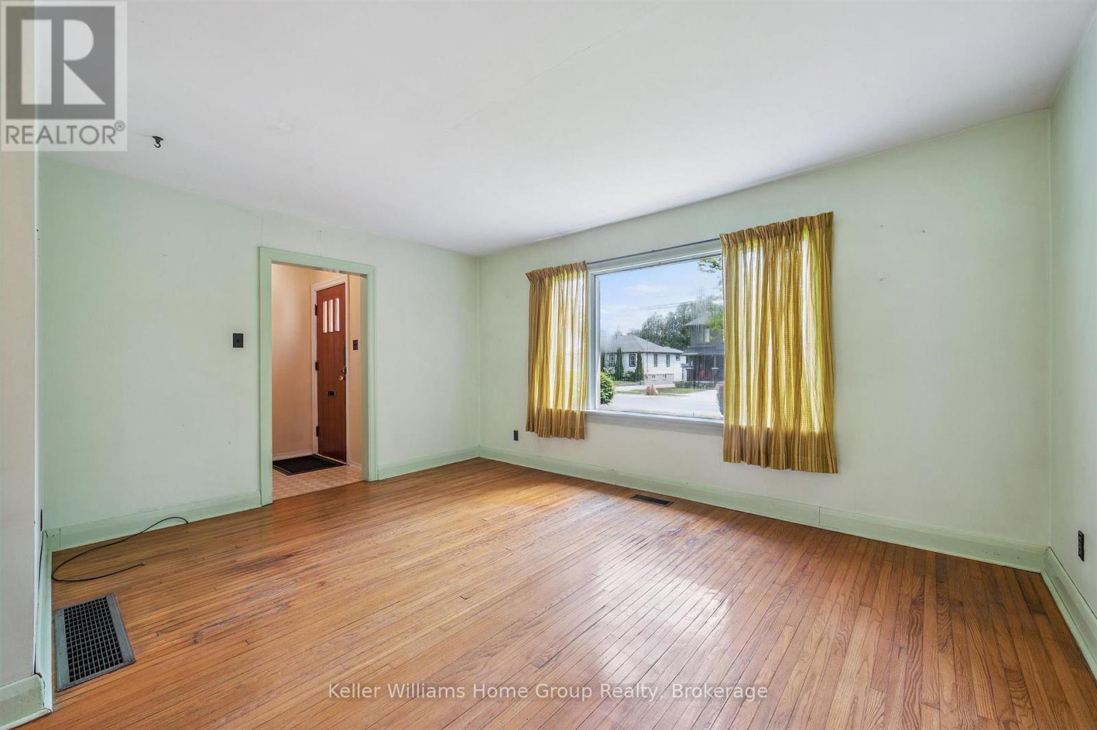 145 FORFAR STREET E - 12
