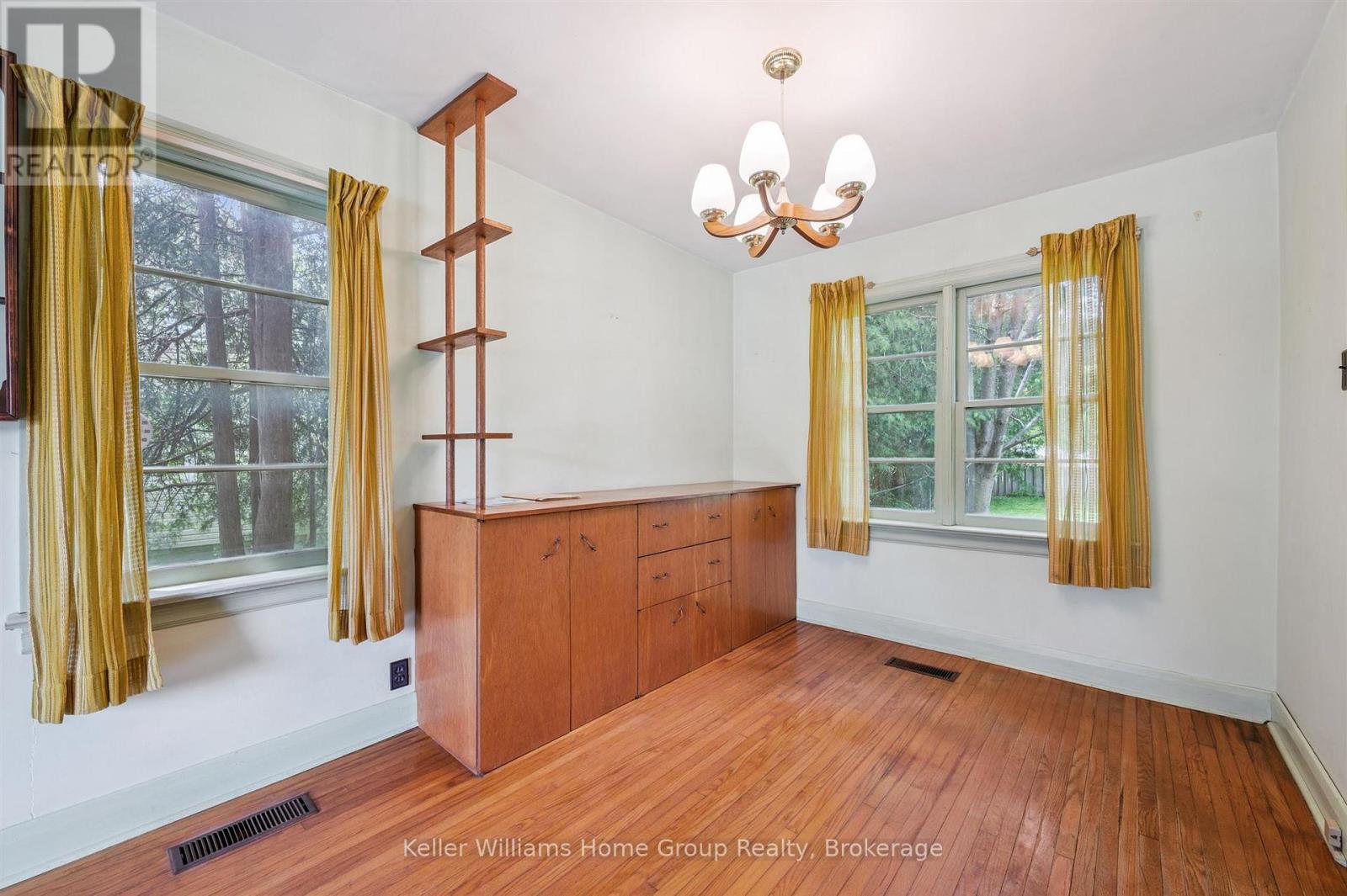 145 FORFAR STREET E - 14