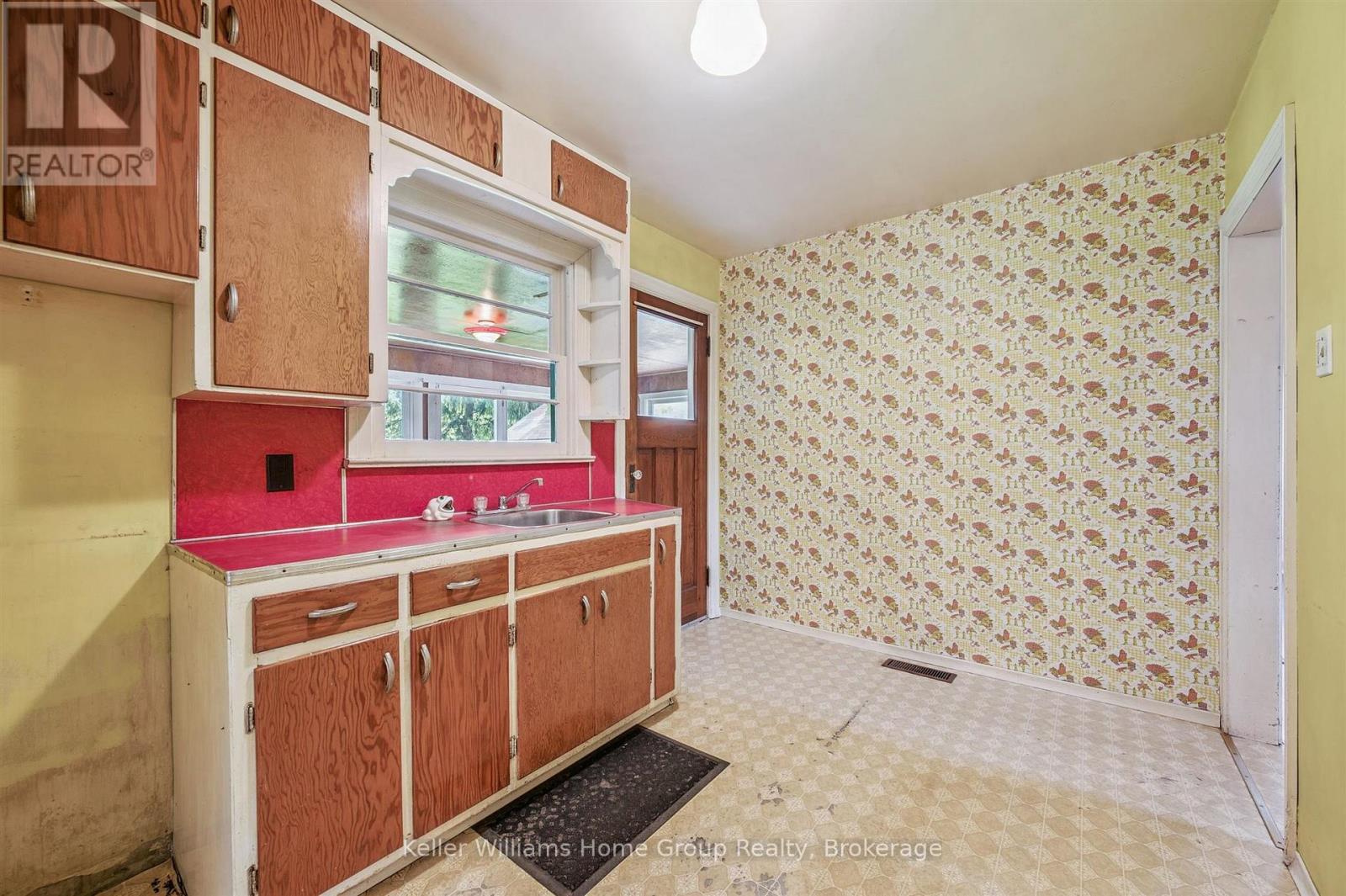 145 FORFAR STREET E - 17