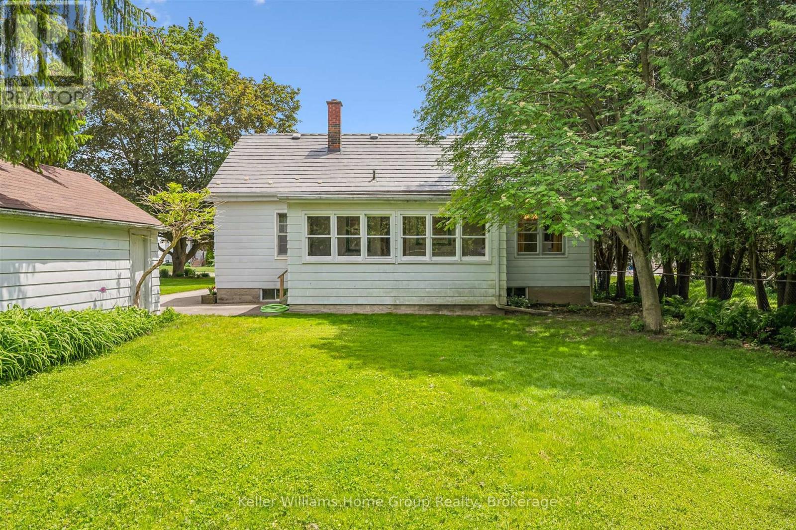 145 FORFAR STREET E - 40
