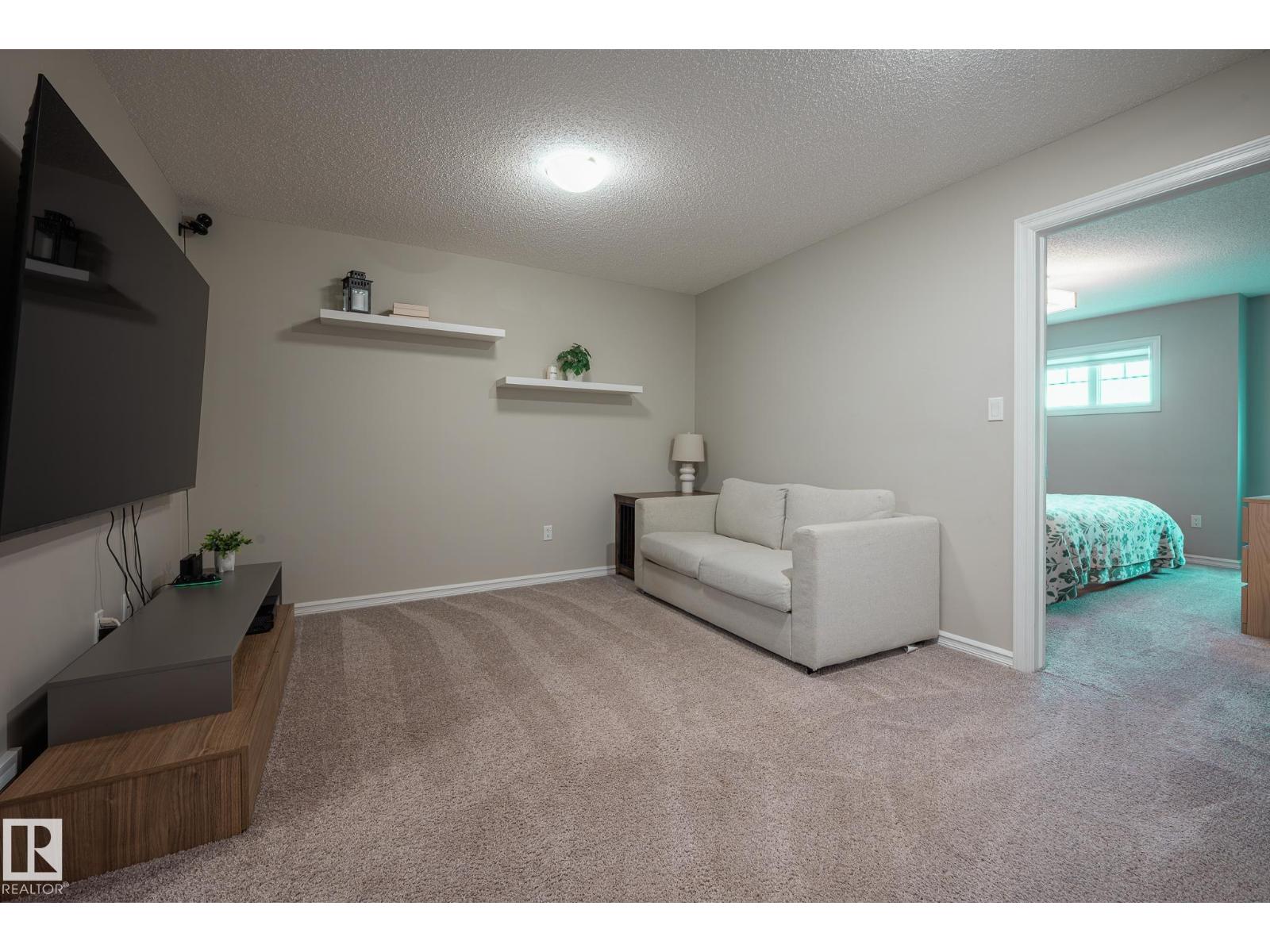 4431 5 ST NW NW - 16