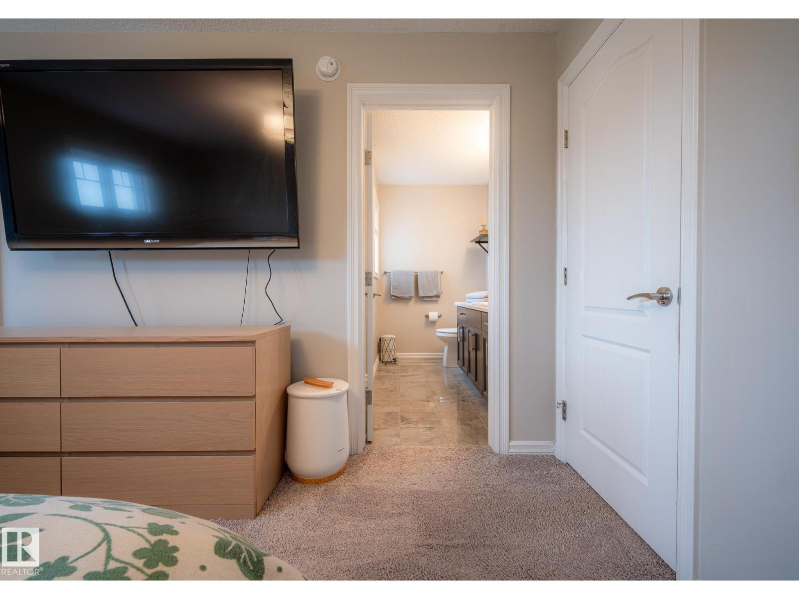 4431 5 ST NW NW - 18