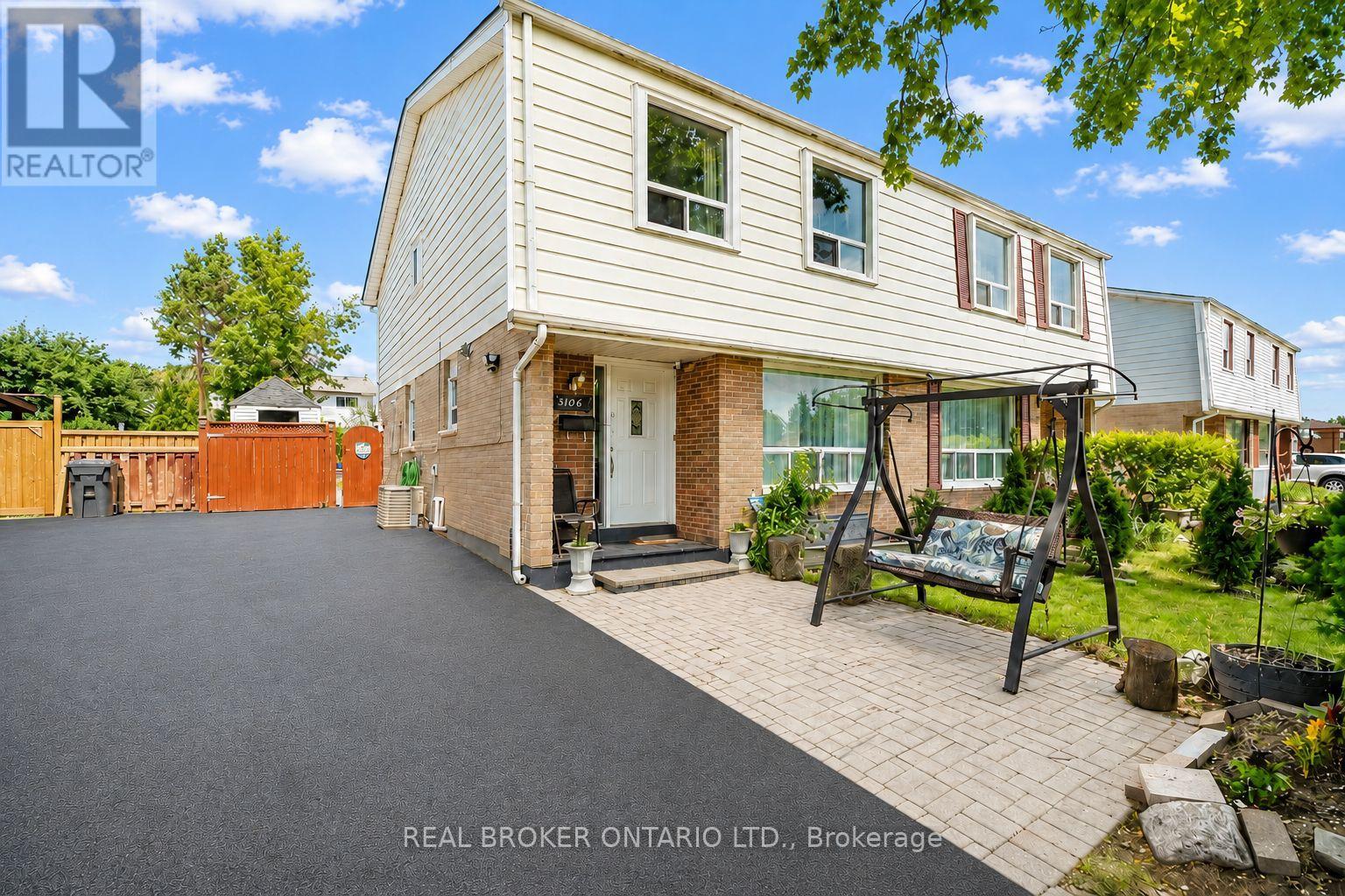 3106 REDBANK CRESCENT - 1