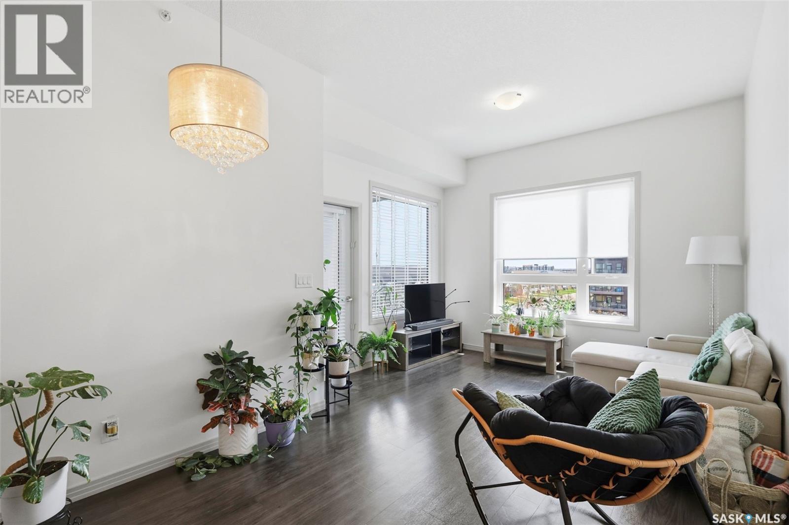 #316 223 Evergreen SQUARE - 11