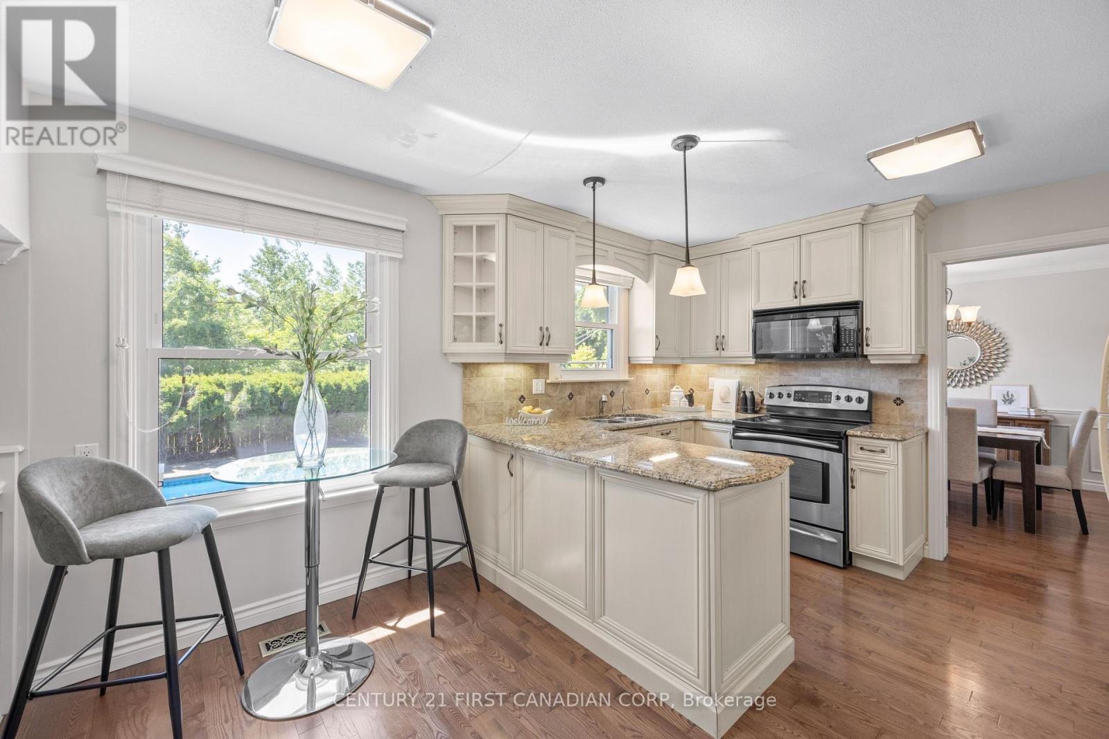 923 FARNHAM ROAD - 12