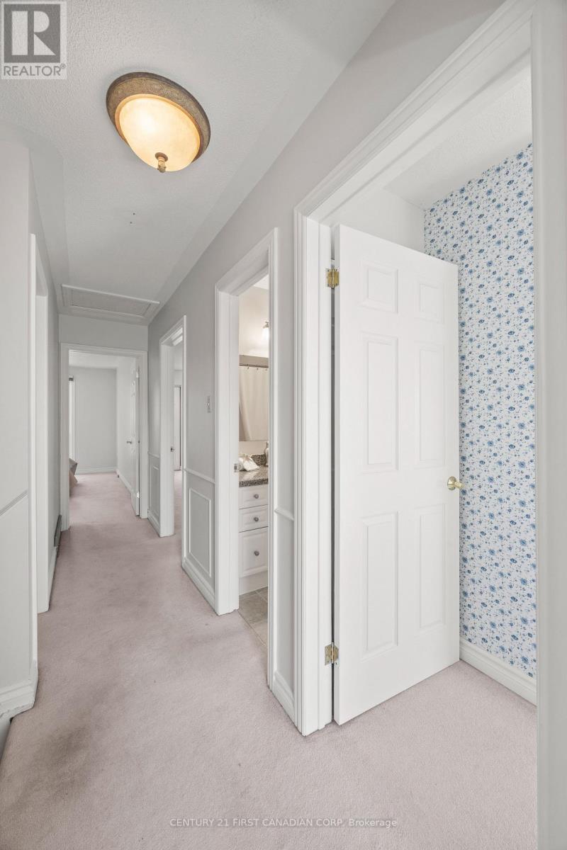 923 FARNHAM ROAD - 24