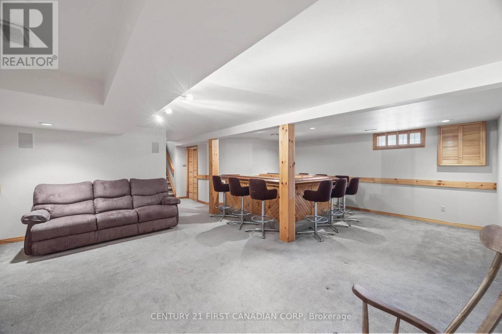 923 FARNHAM ROAD - 33