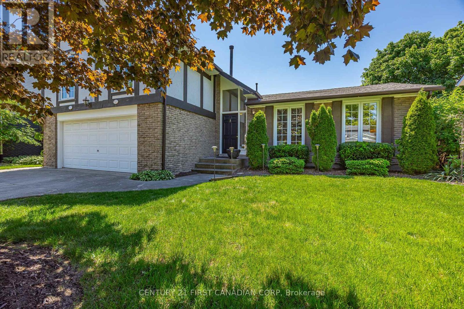 923 FARNHAM ROAD - 4