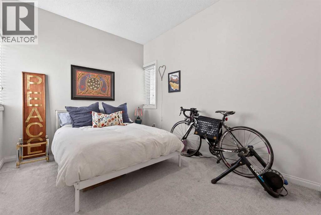 #301 44 6a Street NE - 18