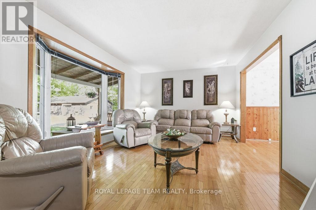 7 SIMMONS DRIVE - 11