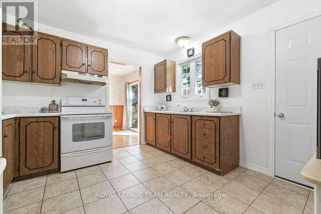 7 SIMMONS DRIVE - 14