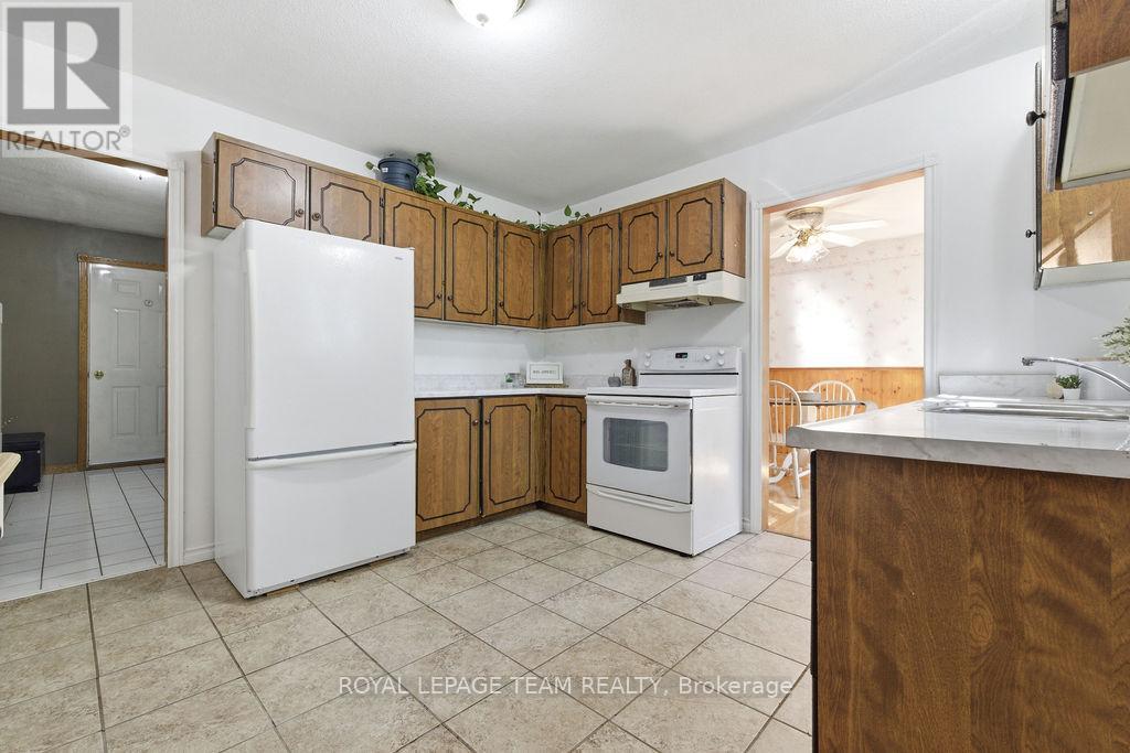 7 SIMMONS DRIVE - 15