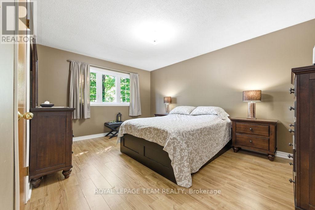 7 SIMMONS DRIVE - 21