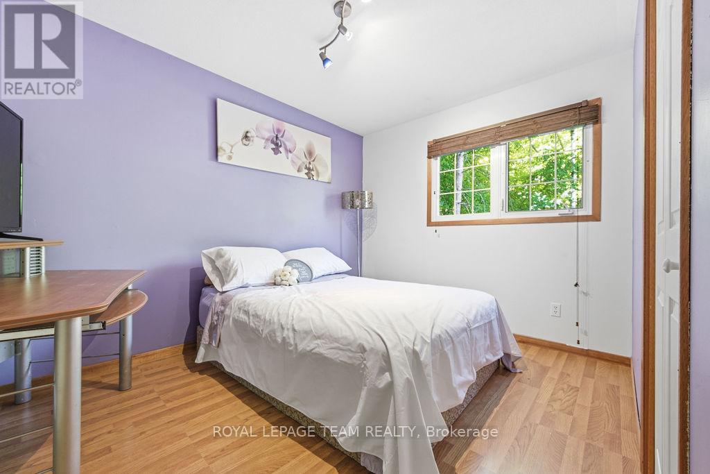 7 SIMMONS DRIVE - 24