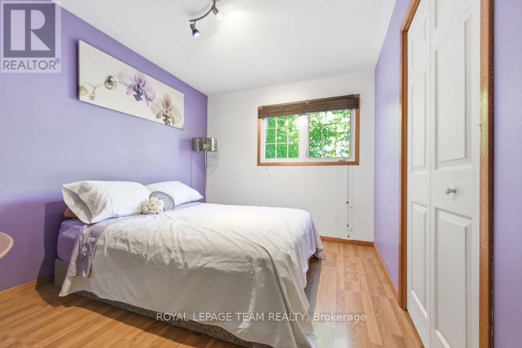 7 SIMMONS DRIVE - 25