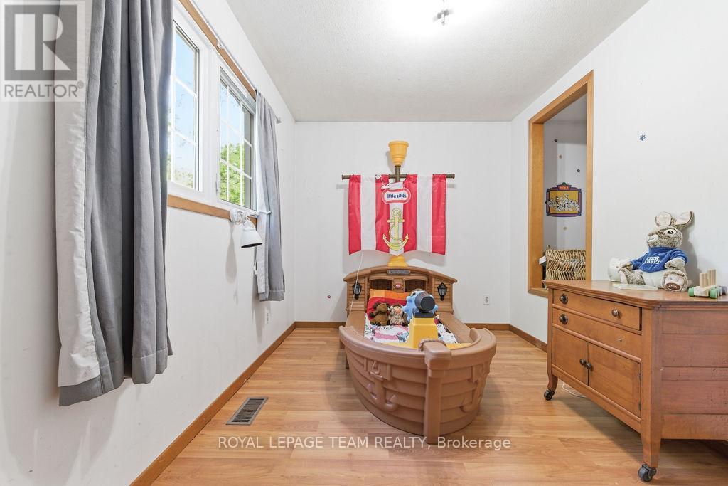7 SIMMONS DRIVE - 27