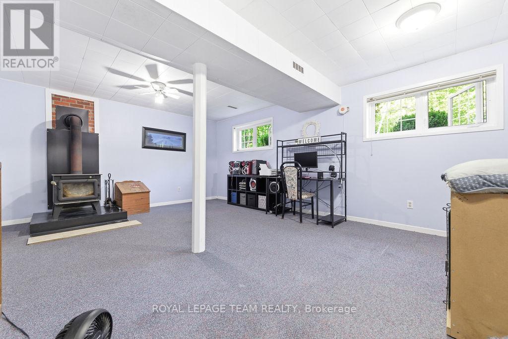 7 SIMMONS DRIVE - 30
