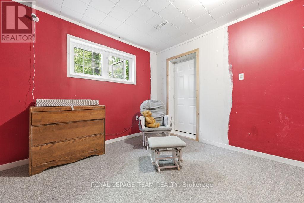 7 SIMMONS DRIVE - 33