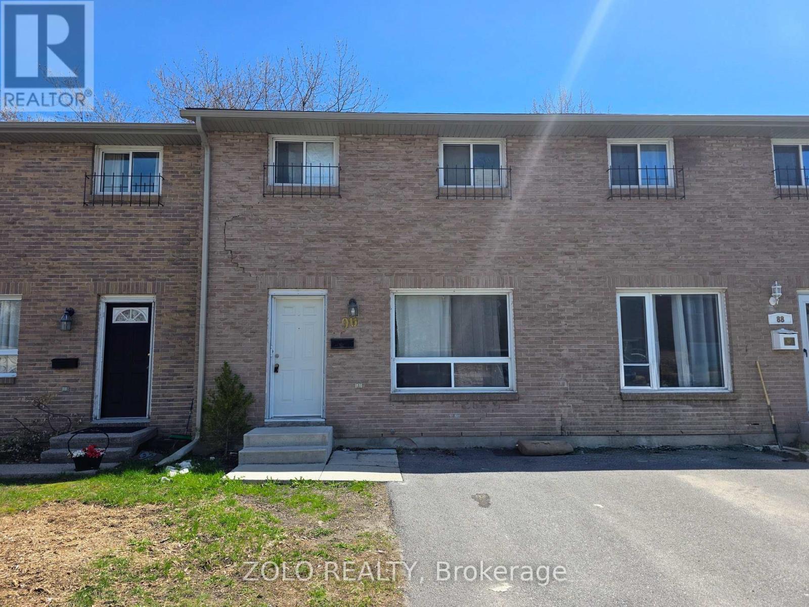 #35 90 ROSEMUND CRESCENT - 1