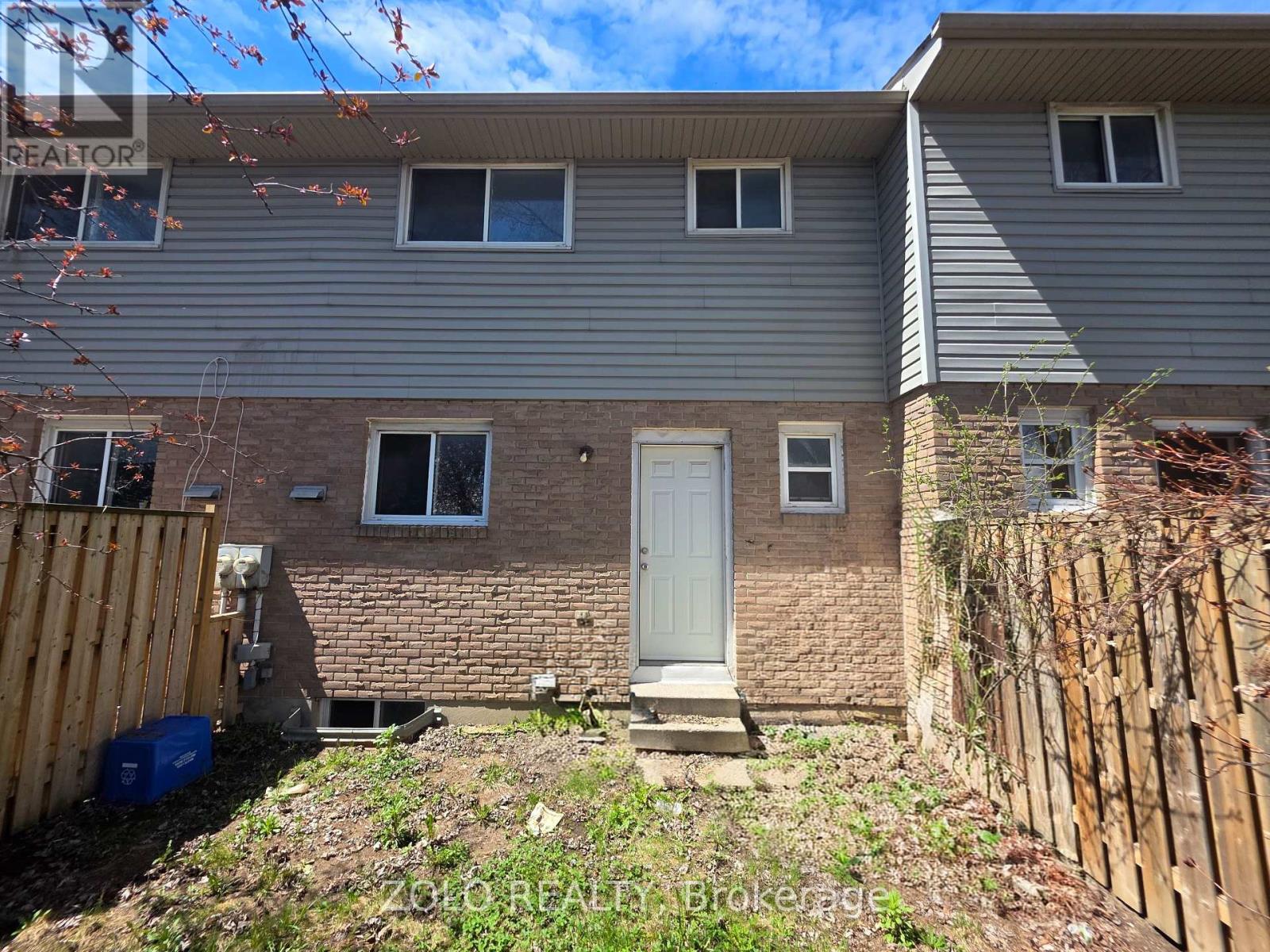 #35 90 ROSEMUND CRESCENT - 11