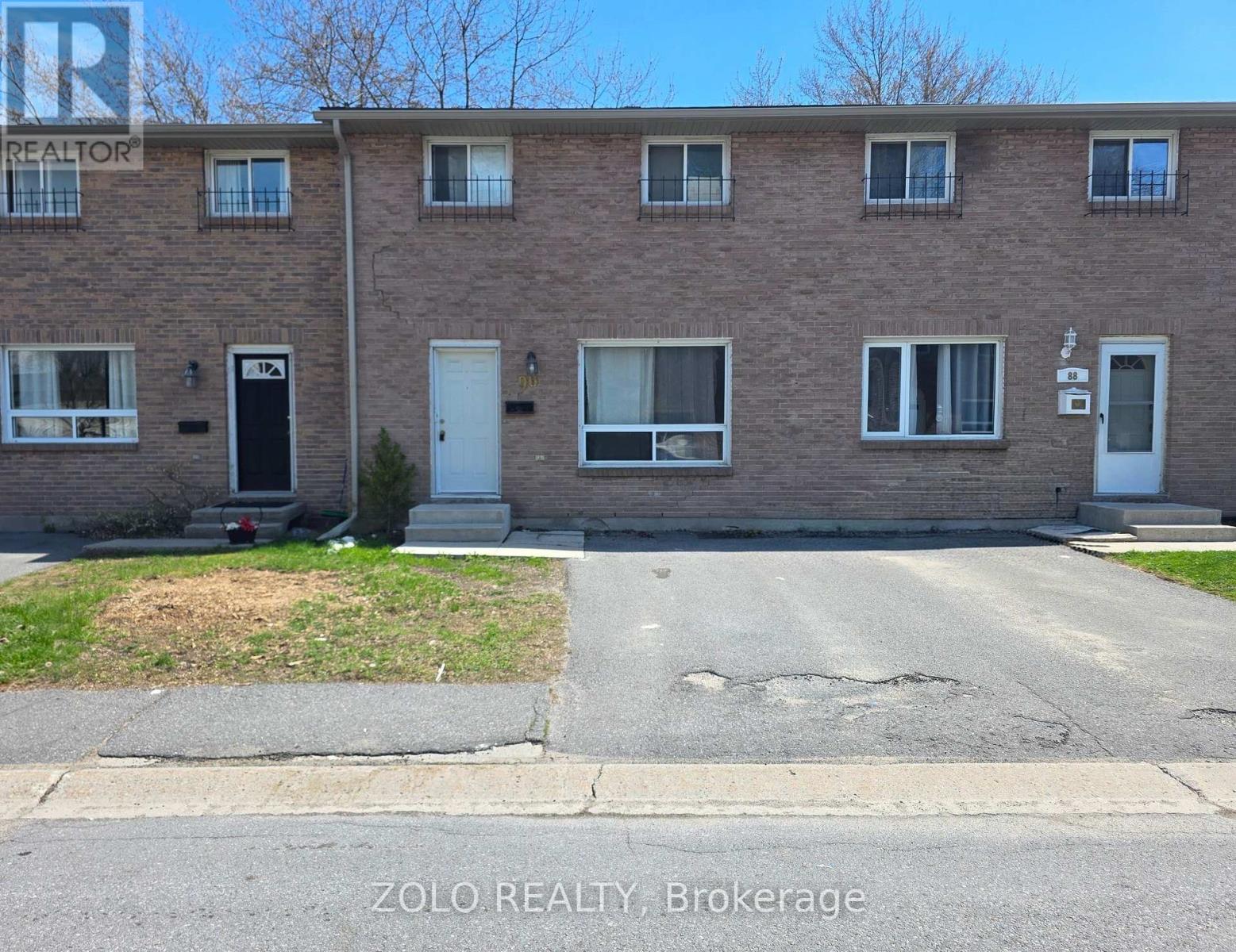 #35 90 ROSEMUND CRESCENT - 2
