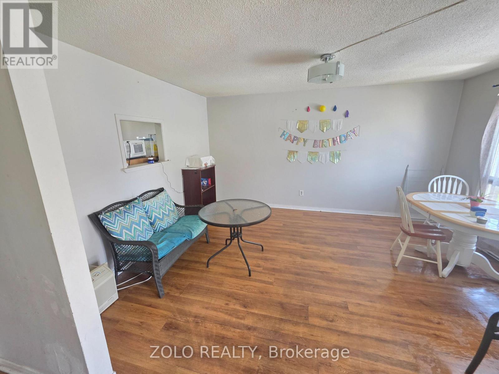 #35 90 ROSEMUND CRESCENT - 4