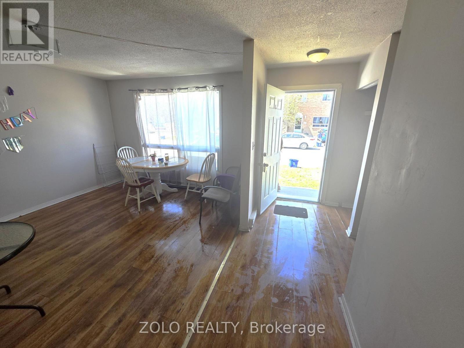 #35 90 ROSEMUND CRESCENT - 5