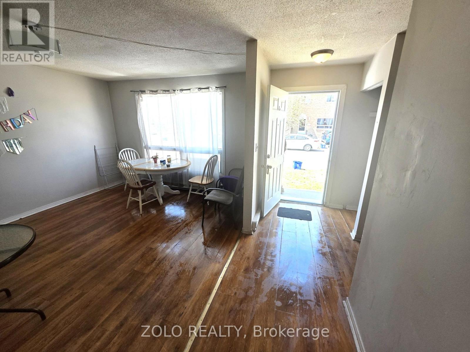 #35 90 ROSEMUND CRESCENT - 6