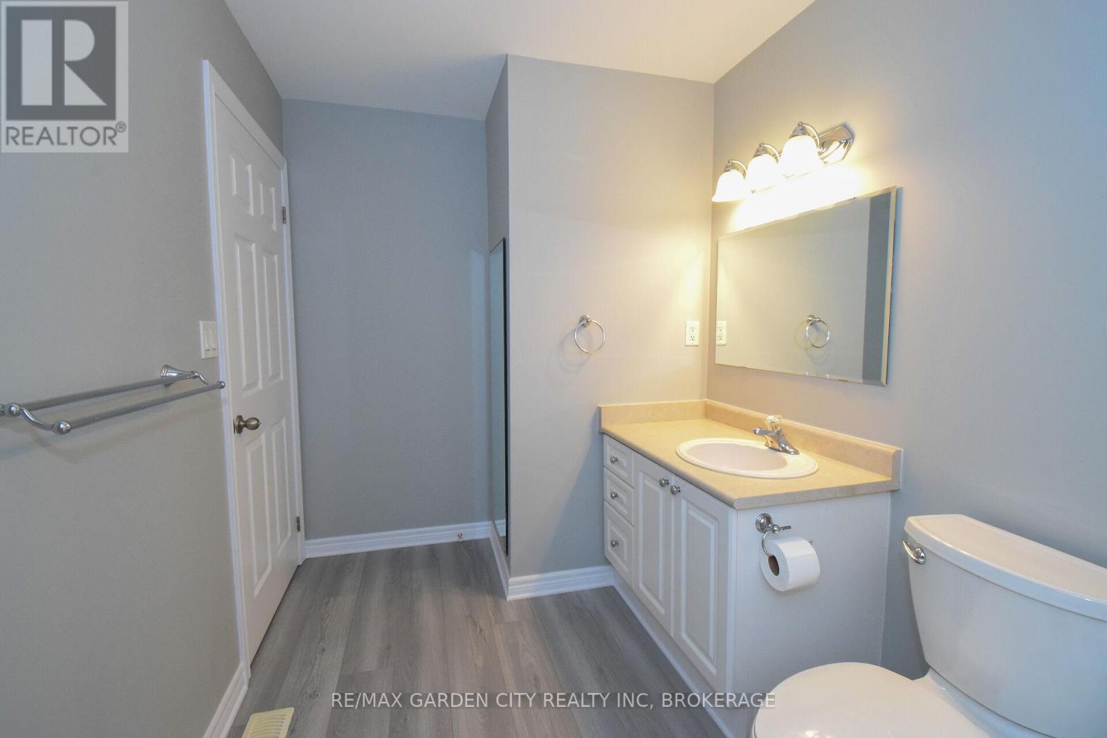 #11 162 FIRST STREET - 21