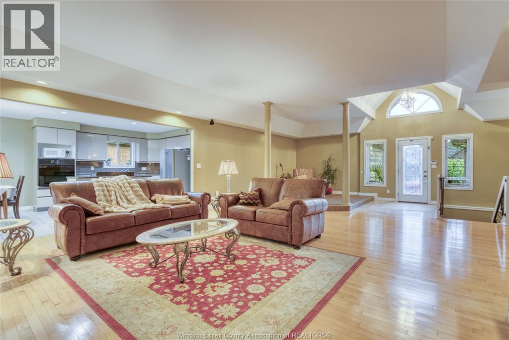 2703 LOMBARDY CRESCENT - 16