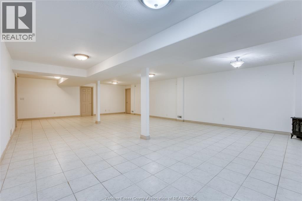 2703 LOMBARDY CRESCENT - 37