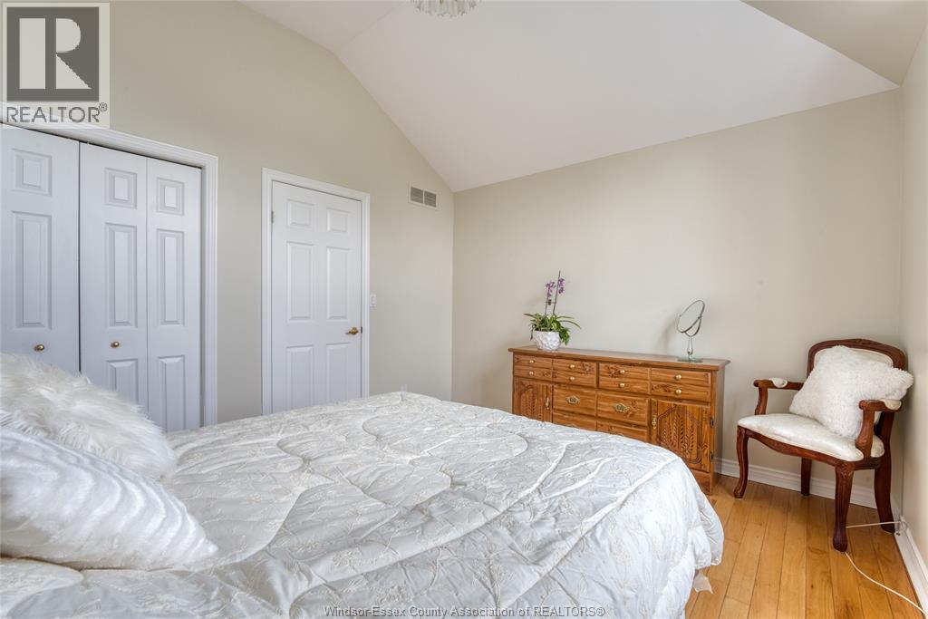 2703 LOMBARDY CRESCENT - 30