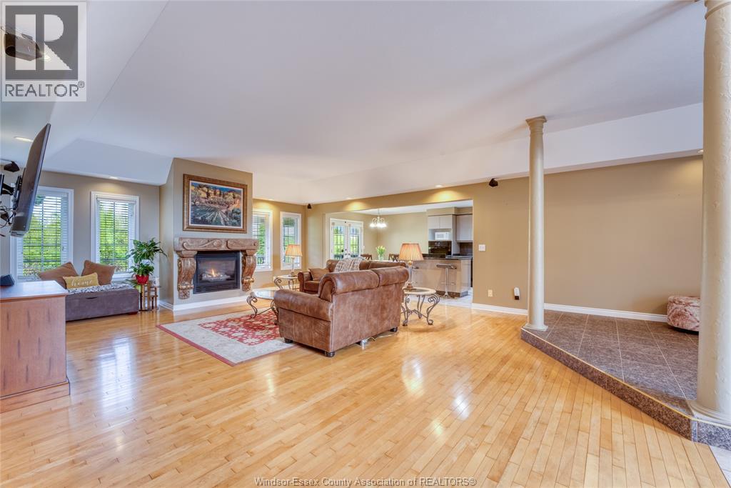 2703 LOMBARDY CRESCENT - 10