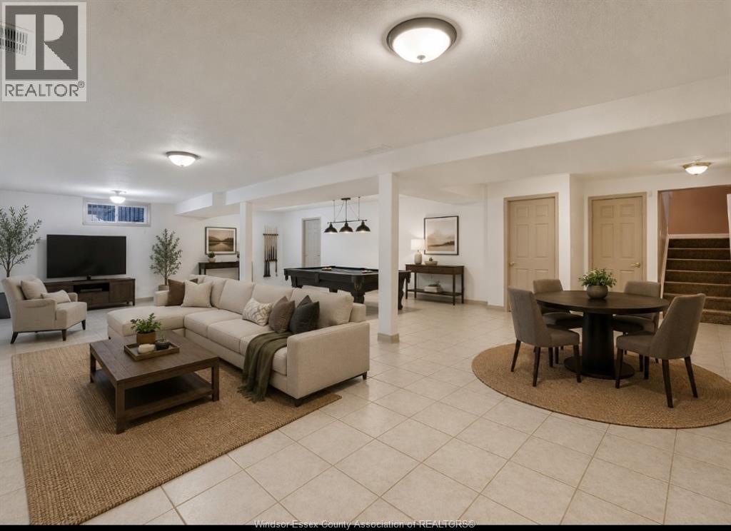 2703 LOMBARDY CRESCENT - 35