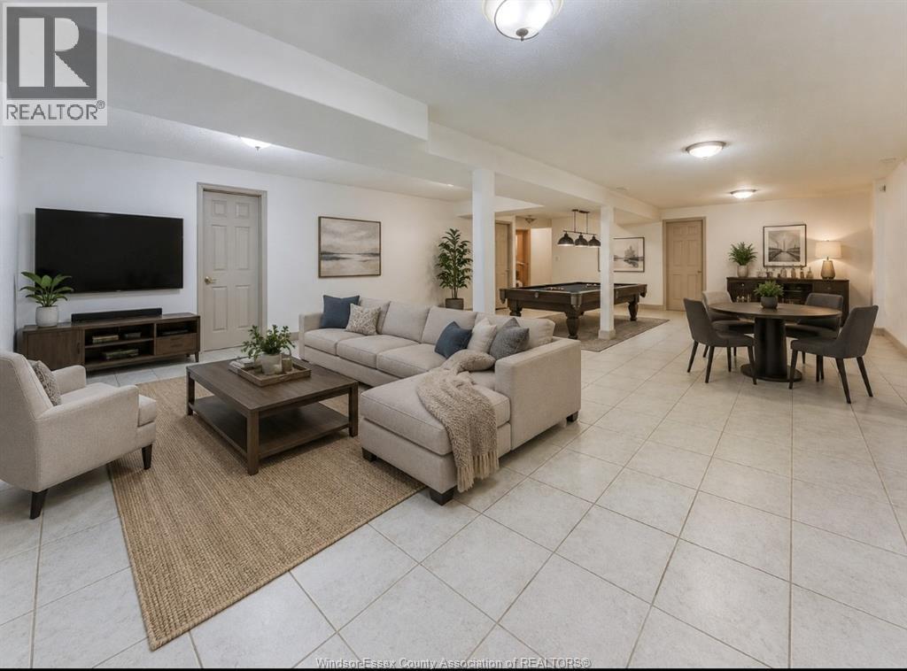 2703 LOMBARDY CRESCENT - 36