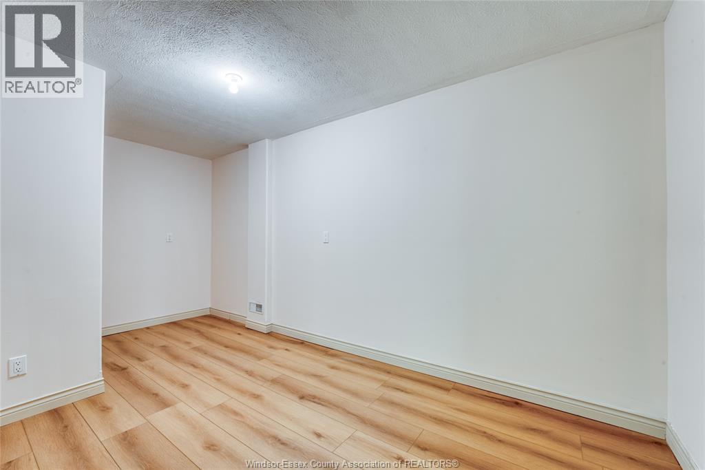2703 LOMBARDY CRESCENT - 42