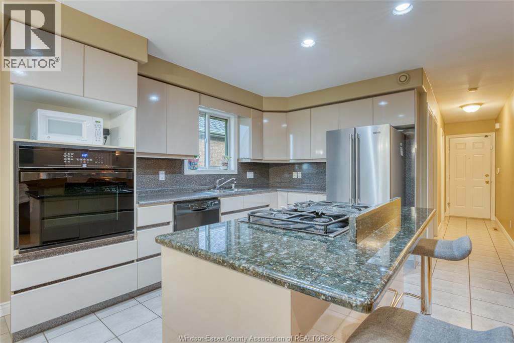 2703 LOMBARDY CRESCENT - 22