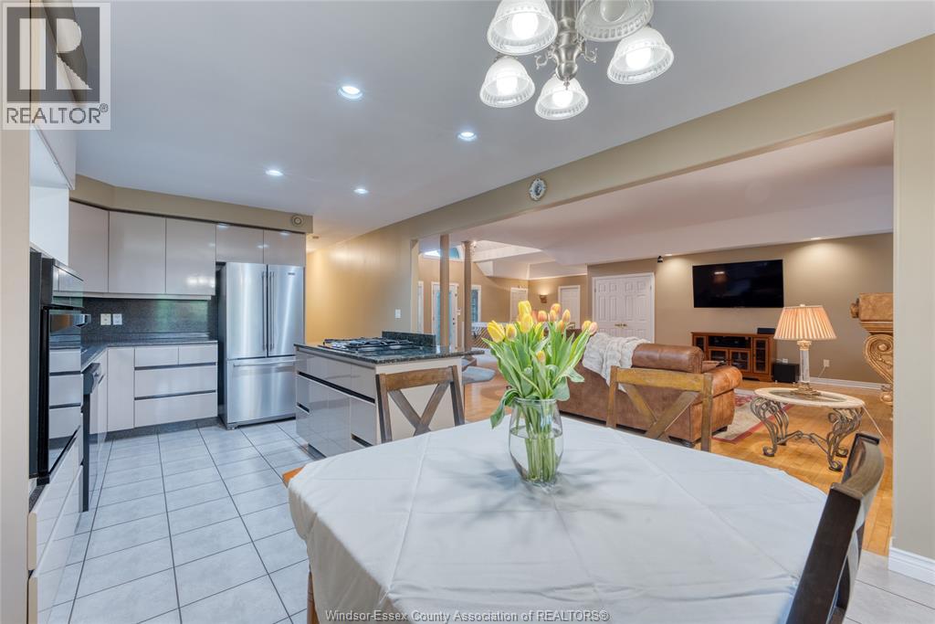 2703 LOMBARDY CRESCENT - 21