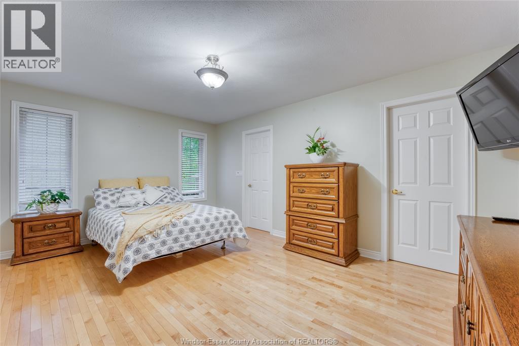 2703 LOMBARDY CRESCENT - 25