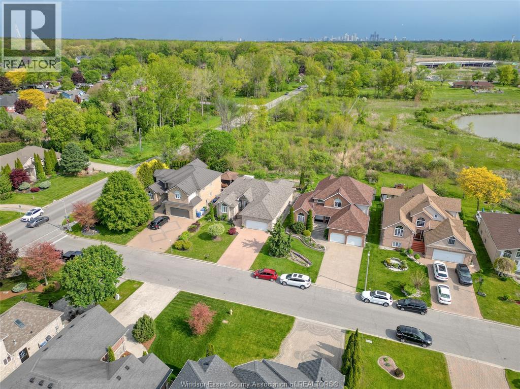 2703 LOMBARDY CRESCENT - 6