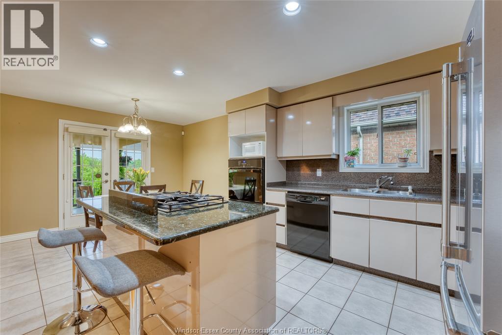 2703 LOMBARDY CRESCENT - 23